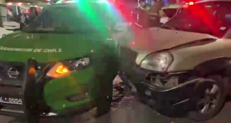 Accidente donde dos carabineros resultaron lesionados, afuera del Cesfam en Iquique.