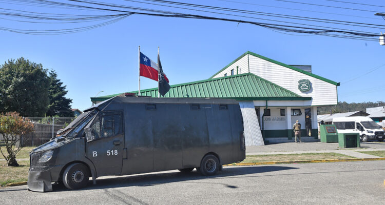 Hombre con una motosierra amenaza a conductor tras accidente de tránsito en Panguipulli