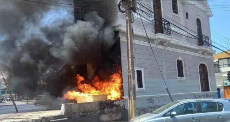 Incendio de ruco daña histórica Casa Camus en el centro de Antofagasta