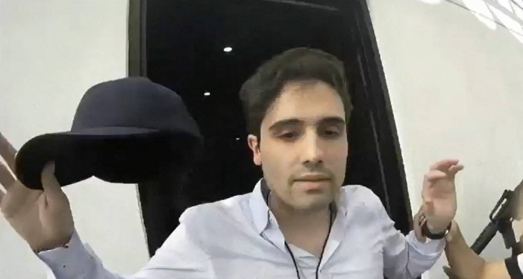 Captura de pantalla de un video informativo divulgado el 30 de octubre de 2019 por el Centro de Producción de Programas Informativos y Especiales (CEPROPIE) del Gobierno de México, muestra el momento del arresto del presunto traficante Ovidio Guzmán.