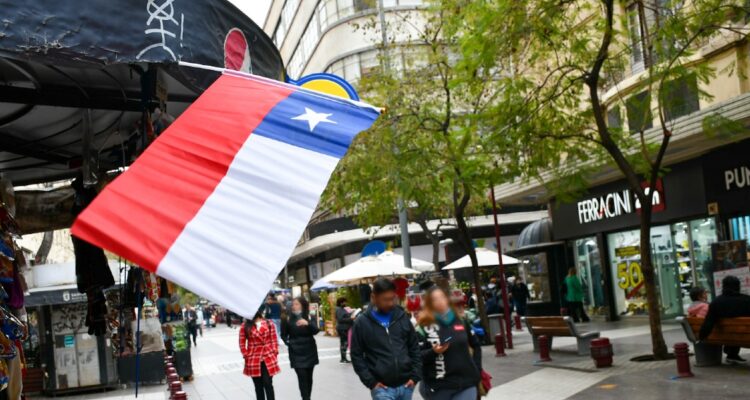 Política, inflación y débil inversión: Las razones tras mala proyección para Chile del Banco Mundial