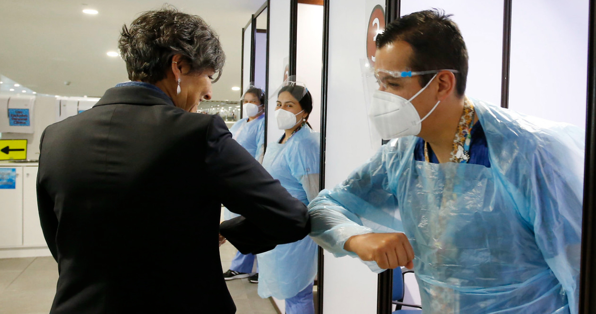 Foto contexto pandemia de covid-19 y ministra de Salud