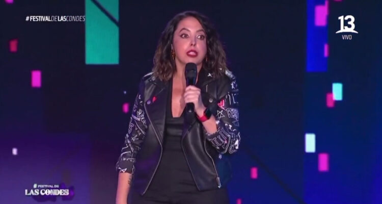 La humorista Chiqui Aguayo en el Festival de Las Condes, donde se refirió a Alberto Plaza y Cecilia Bolocco.