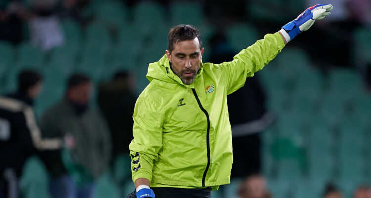 Claudio Bravo se llena de críticas tras eliminación y Pellegrini lo defendió