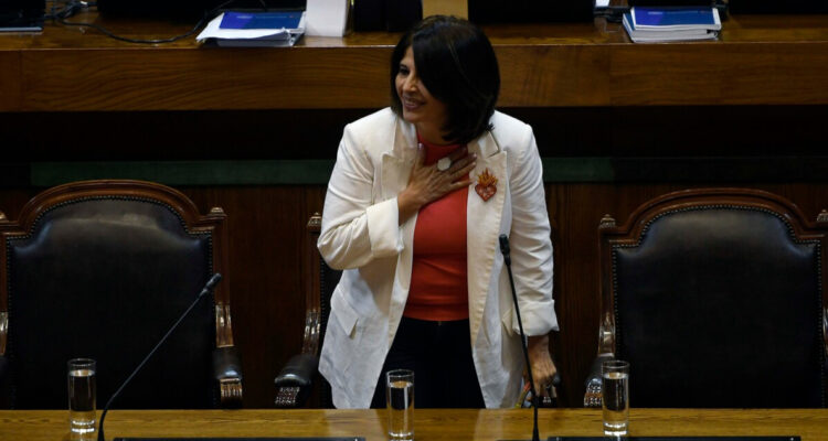 “Se ha hecho justicia”: exministra Ríos celebra rechazo a AC en su contra al borde de las lágrimas