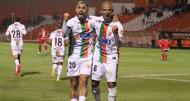 Cobresal vence a Unión la Calera en el estadio El Cobre.