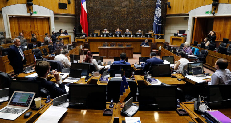 Vista general de la sesión de la Comisión Bicameral que analiza la propuesta de reglamento que regulará el proceso constituyente.