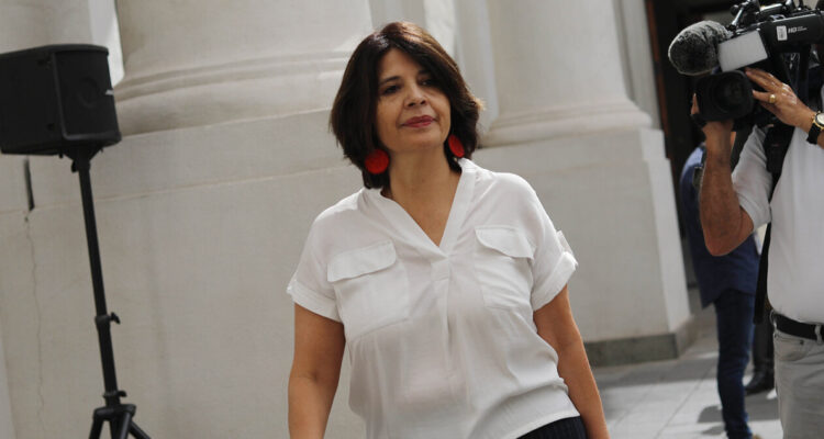 Exministro de Bachelet y otros tres abogados: los primeros invitados a comisión por AC contra Ríos