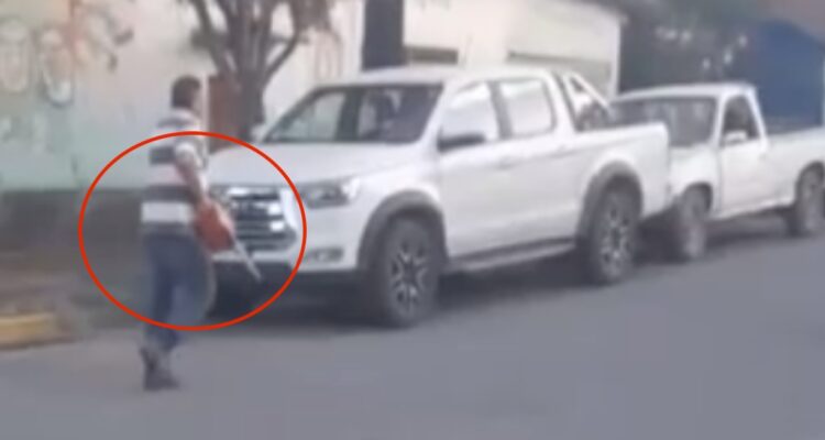 Amenaza a conductor con motosierra