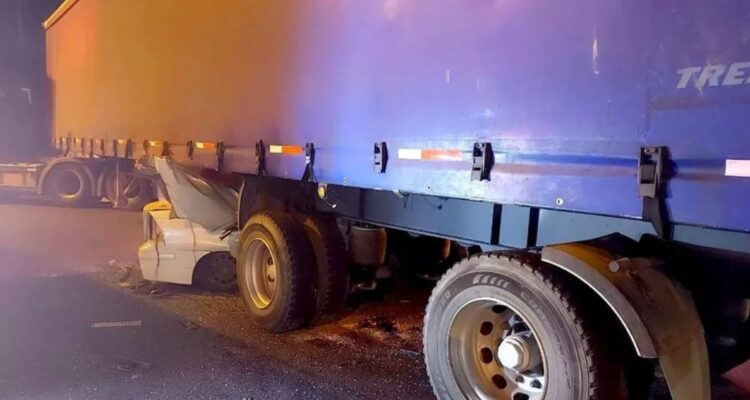 Conductor muere tras terminar incrustado debajo de camión en Antofagasta