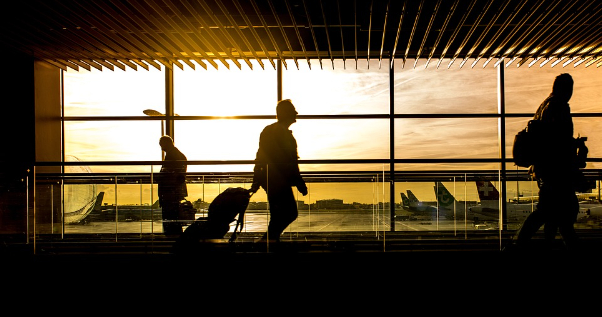 ¿Que pasa si me dejan fuera o se retrasa mi vuelo? Conoce como reclamar tus derechos