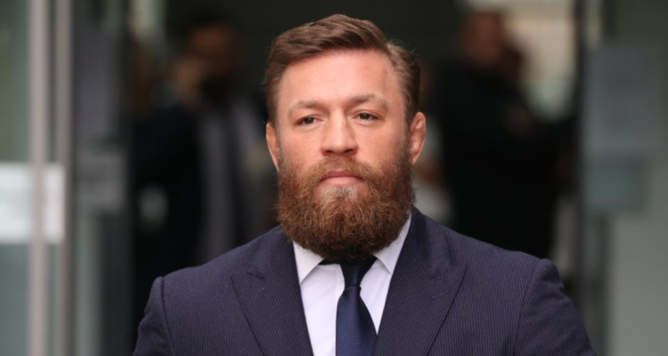 Conor McGregor enfrenta una denuncia en su contra por supuestamente agredir a una mujer.