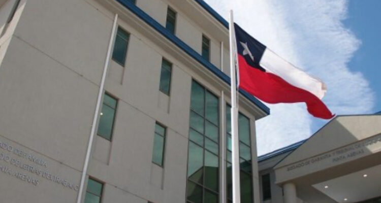 Formalizan a contador que habría abusado de alumna en práctica en Punta Arenas