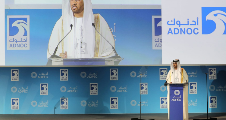 El ministro de Industria de Emiratos Árabes Unidos y presidente del gigante petrolero ADNOC, Sultan Ahmed al Jaber, en la Conferencia Internacional del Petróleo de Abu Dabi.