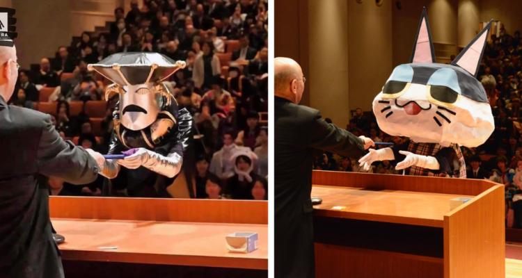 Alumnos de la universidad de artes de Kyoto usando cosplay inspirados en personajes de animé