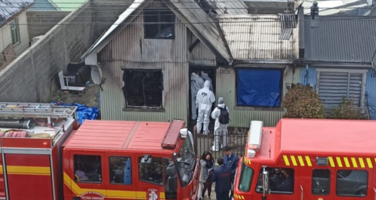 Incendio en Punta Arenas deja dos personas adultas y dos menores de edad fallecidos.