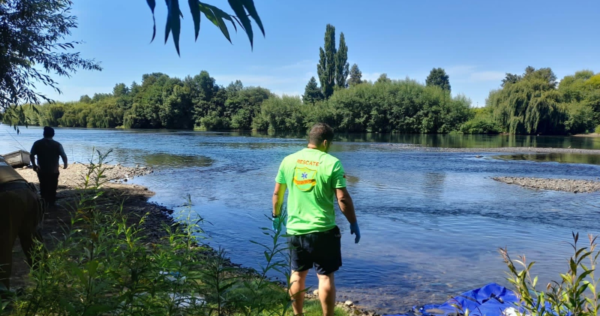 Bañistas encuentran cuerpo en río Rahue