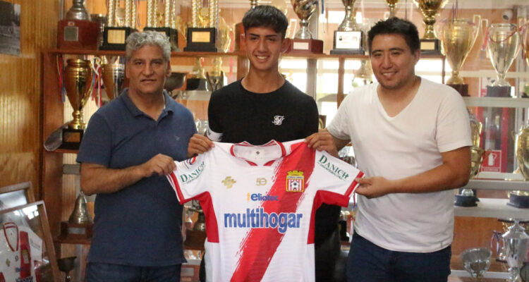 Curicó selló la firma del jugador más joven de toda su historia