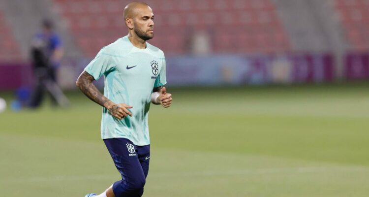 Dani Alves ya ha jugado su primer partido de fútbol en la cárcel