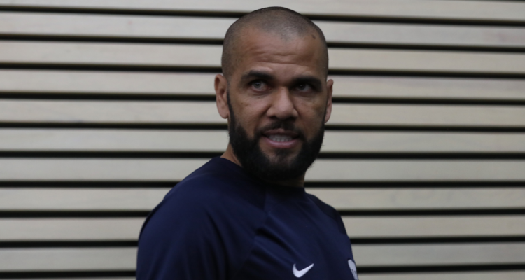 Dani Alves solicita libertad condicional mientras dura la investigación en su contra.
