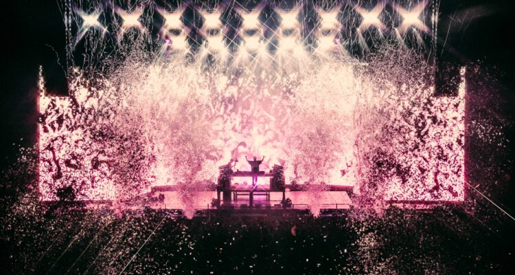 David Guetta returned to Chile for the first time in 10 years and attracted 15,000 people. Today he hosts his second show.