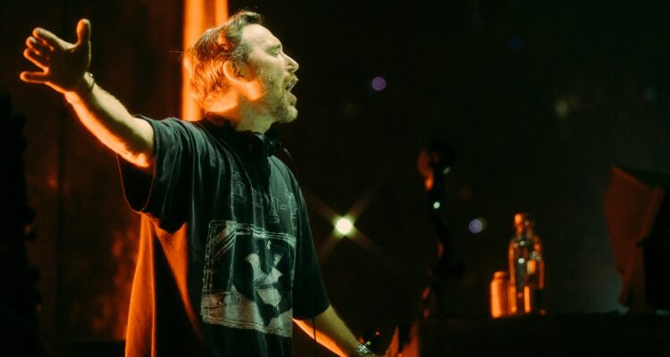David Guetta reúne a 15 mil personas en su regreso a Chile tras 10 años: hoy ofrece segundo show