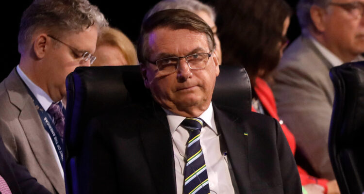 Foto contexto Amazonía y Jair Bolsonaro