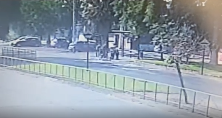 Detienen a delincuente armado que asaltó a una madre y sus dos hijos en paradero de Renca