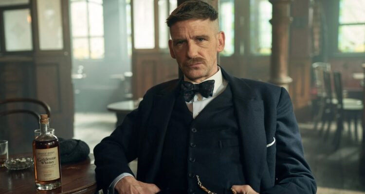 Denuncian a Paul Anderson de “Peaky Blinders” por “comportamiento inapropiado” en set de grabación