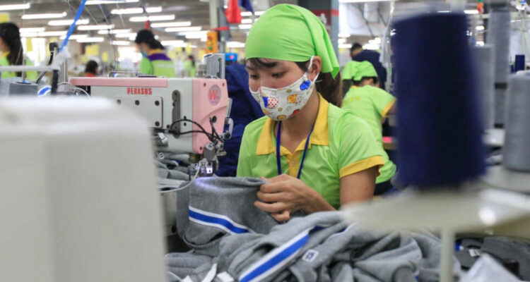 Desaceleración económica mundial impulsa el empleo de baja calidad