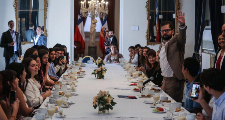 Gobierno defiende nuevo sistema de reconocimiento a puntajes destacados de la PAES