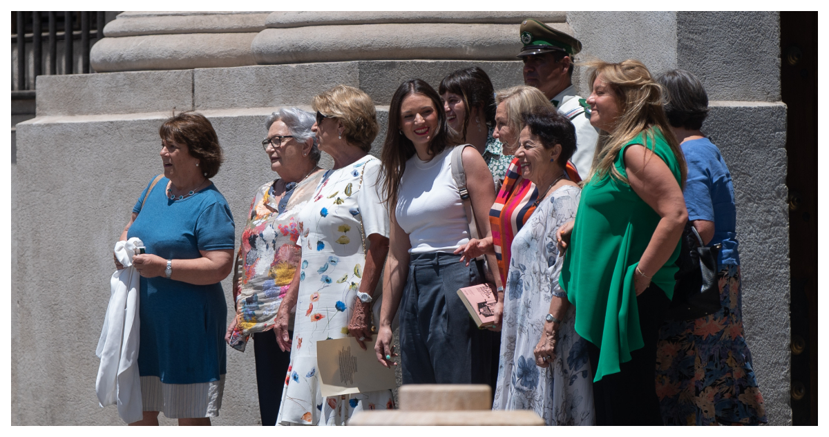 Irina Karamanos deja La Moneda