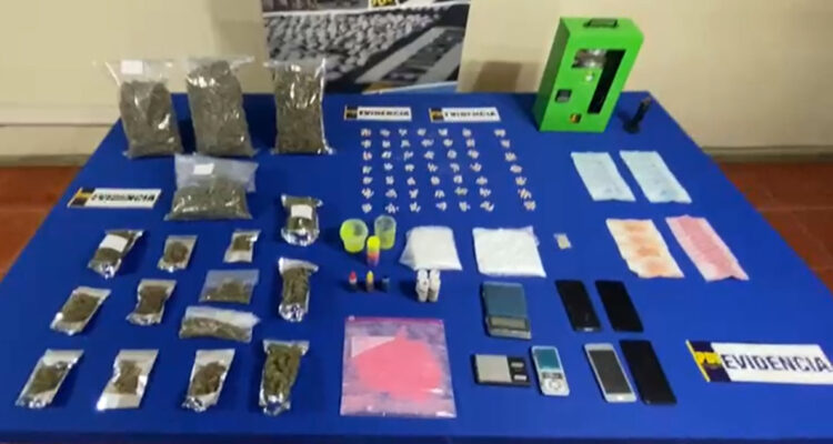 Detienen a mujer colombiana y dos chilenos por tráfico de ketamina, cannabis y éxtasis en Vitacura