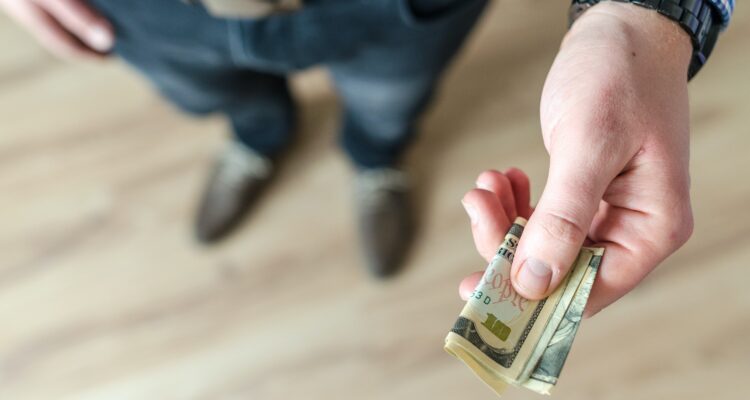 Señales de que tienes una relación saludable con el dinero