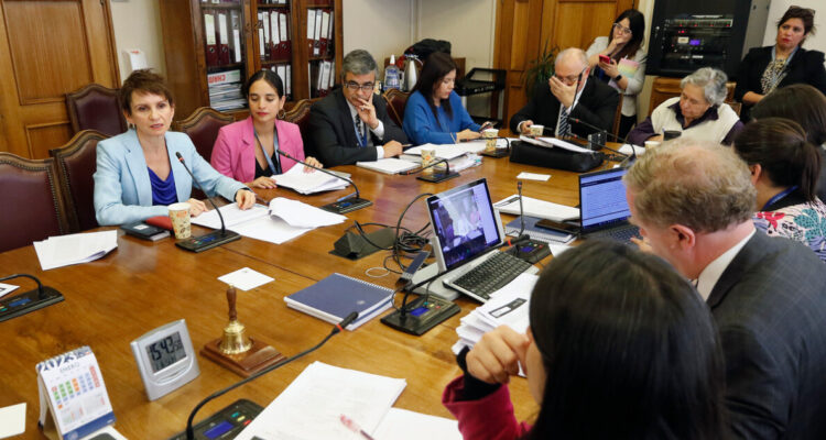 “Extranjeros son semiesclavizados”: diputados y Gobierno discuten modificación a Ley de Migración