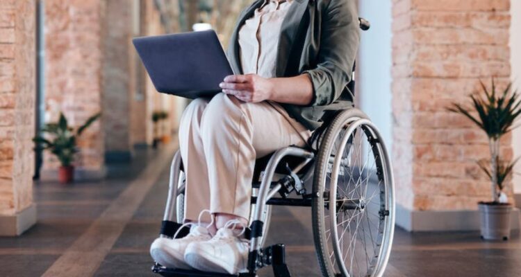 17,6% de la población adulta en Chile tiene discapacidad: sexo, edades y quintiles que más presentan