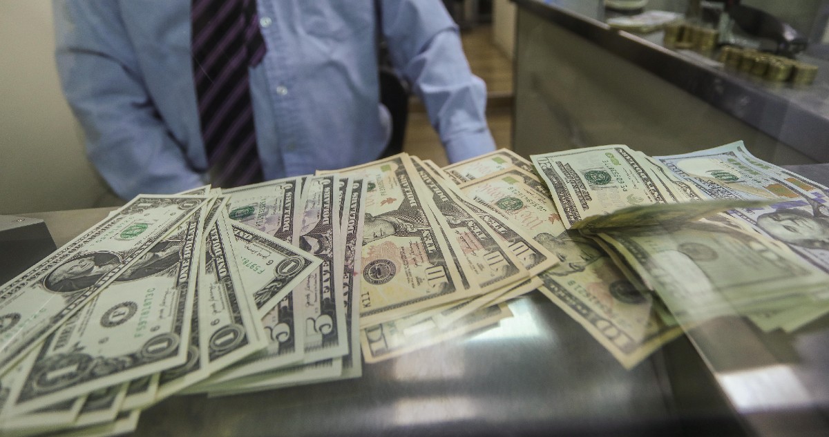 Dólar inició nueva semana con caídas y el cobre proyecta cuentas alegres