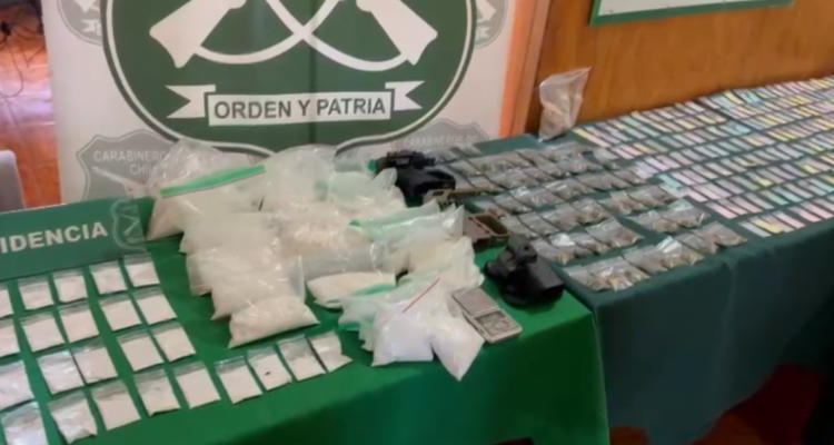 Dos detenidos tras venta de droga en Quilicura: sujetos percutaron disparos en el lugar
