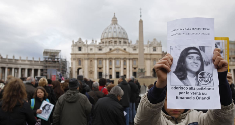 Protestas en el Vaticano por la desaparición de Emanuela Orlandi.