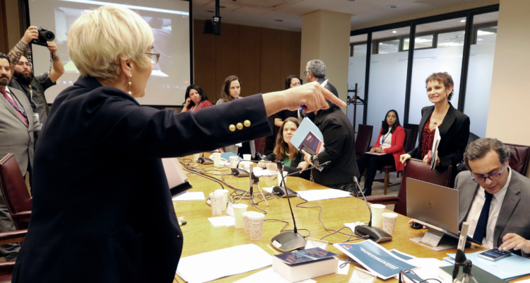 encontrón entre Tohá y senadora Ebensperger