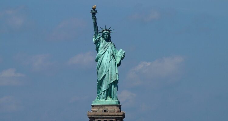 Reportan última cifra de crecimiento de EEUU: Se aleja la recesión, pero siguen ciertas incertidumbres