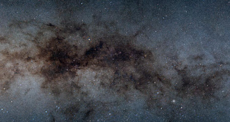 Estudio realizado desde Chile captó 3.320 millones de objetos astronómicos en la Vía Láctea