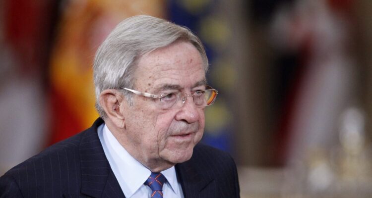 Imagen de archivo (18/06/2014) del exrey Constantino de Grecia durante una ceremonia en el Palacio Real de Madrid.