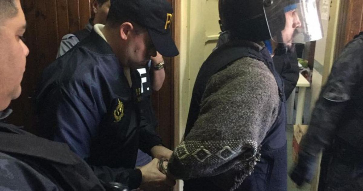 Con gritos, golpes a la puerta de una casa y ebrio: los detalles de detención de Facundo Jones Huala