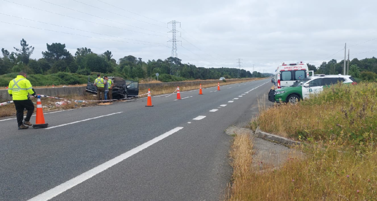 Fatal accidente en Maullín: niña de cuatro años falleció tras choque de auto con barrera de contención
