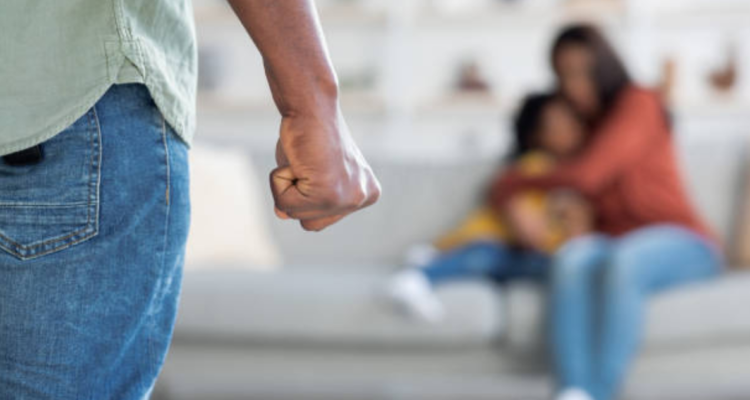 Dan 25 años de cárcel a hombre por femicidio frustrado: hija menor de la víctima la salvó de morir