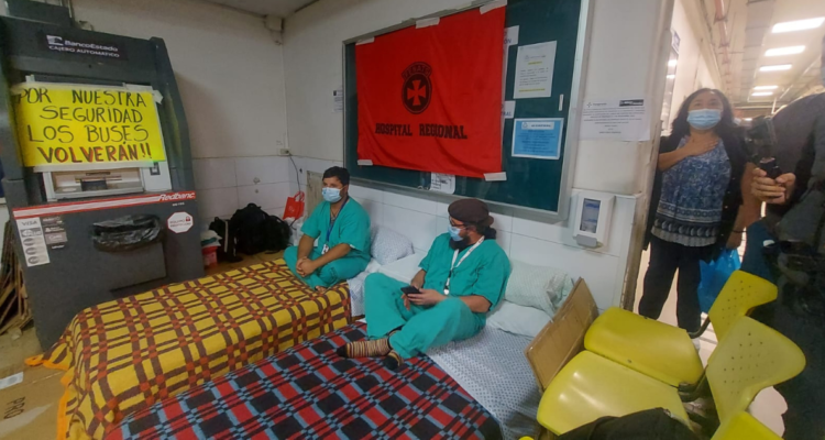 Con manifestaciones y huelga de hambre: Fenats mantiene paro en Hospital Regional de Concepción