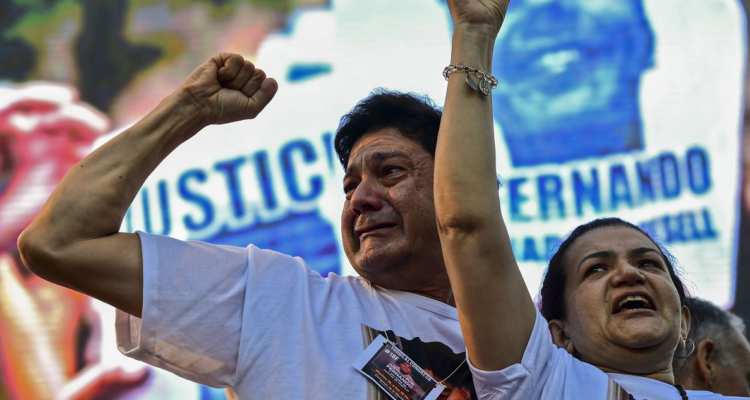 Silvino Báez y Graciela Sosa, padres del joven Fernando Báez, asesinado por jugadores de rugby en Argentina.