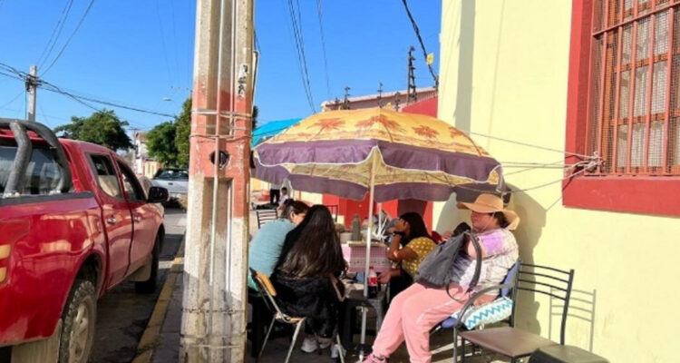 Apoderados acampan en busca de matrícula en La Serena y Ovalle: Seremi hizo llamado a sostenedores