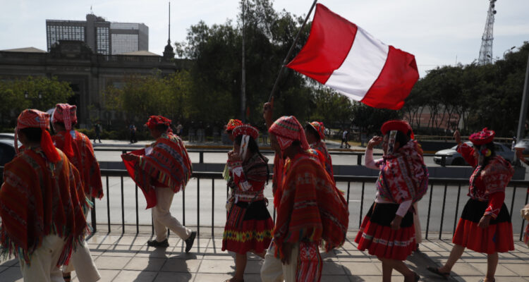 Fiscalía de Perú abre investigaciones por 54 muertes durante protestas